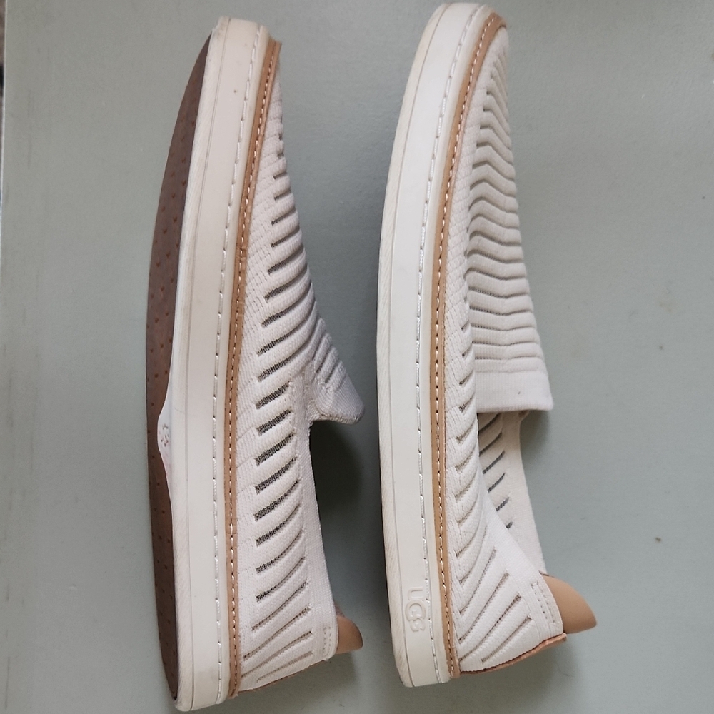 UGG Cream Textured Slip-On Loafers *Hehab* - Picture 5 of 9